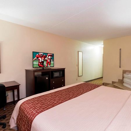 Red Roof Inn & Suites Cincinnati North-Мейсон Экстерьер фото