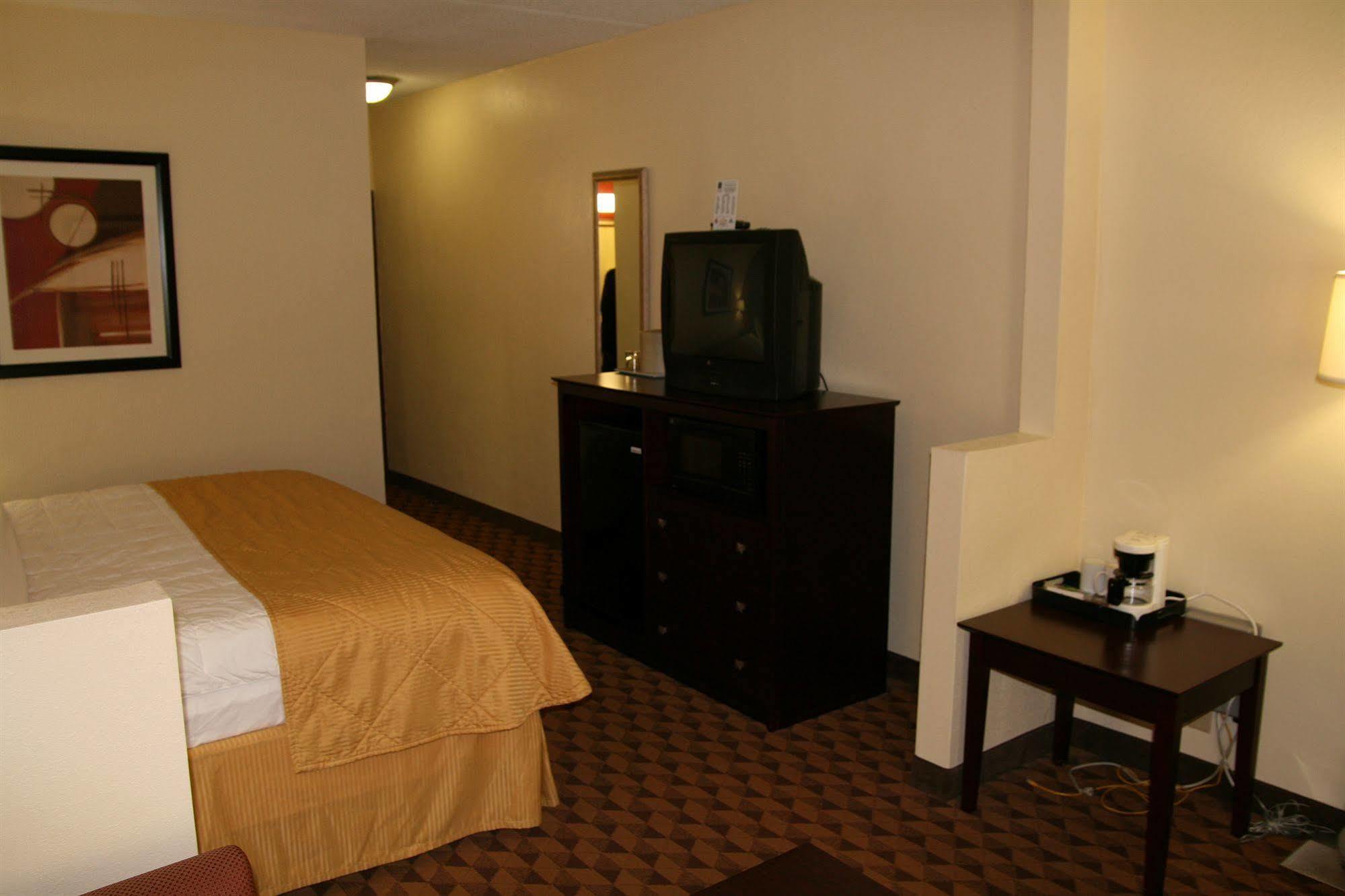 Red Roof Inn & Suites Cincinnati North-Мейсон Экстерьер фото
